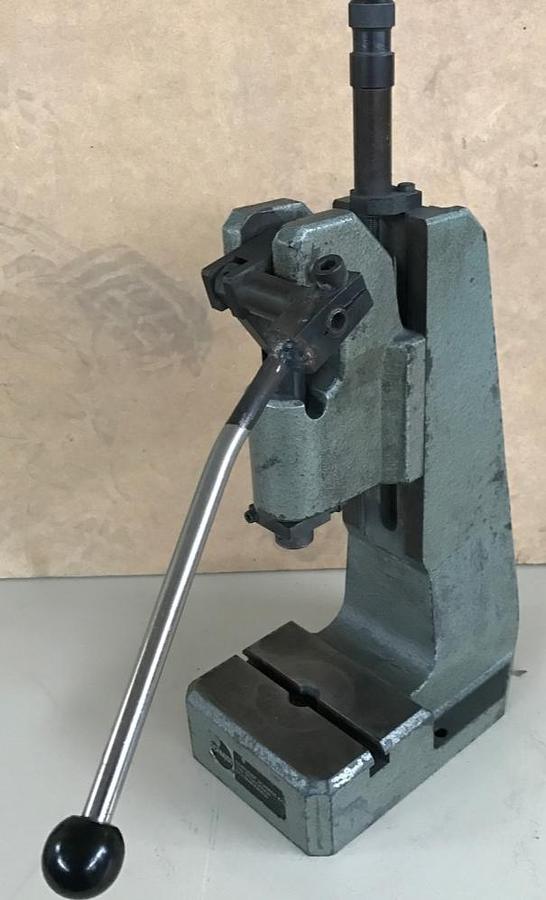 Gebraucht Metallbearbeitungsmaschine   SCHMIDT Nr. 11 - Kniehebelpressen