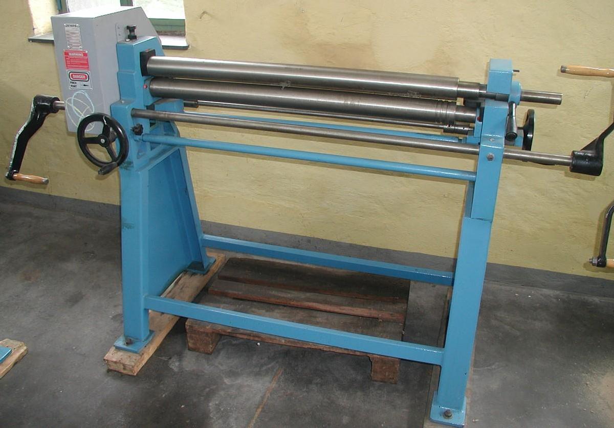 Dreiwalzen-Rundbiegemaschine AKYAPAK