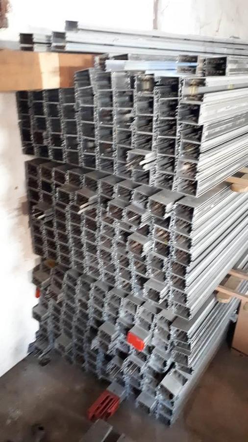 Gebraucht Sicherheits-Schleifleitungen Fabrikat DEMAG, Typ DKK 4 10 AL, zur Stromversorgung eines Hallenlaufkranes im Alu-Gehäuse