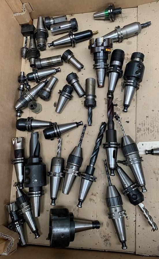 Gebraucht Vertikal-Bearbeitungszentrum LEADWELL