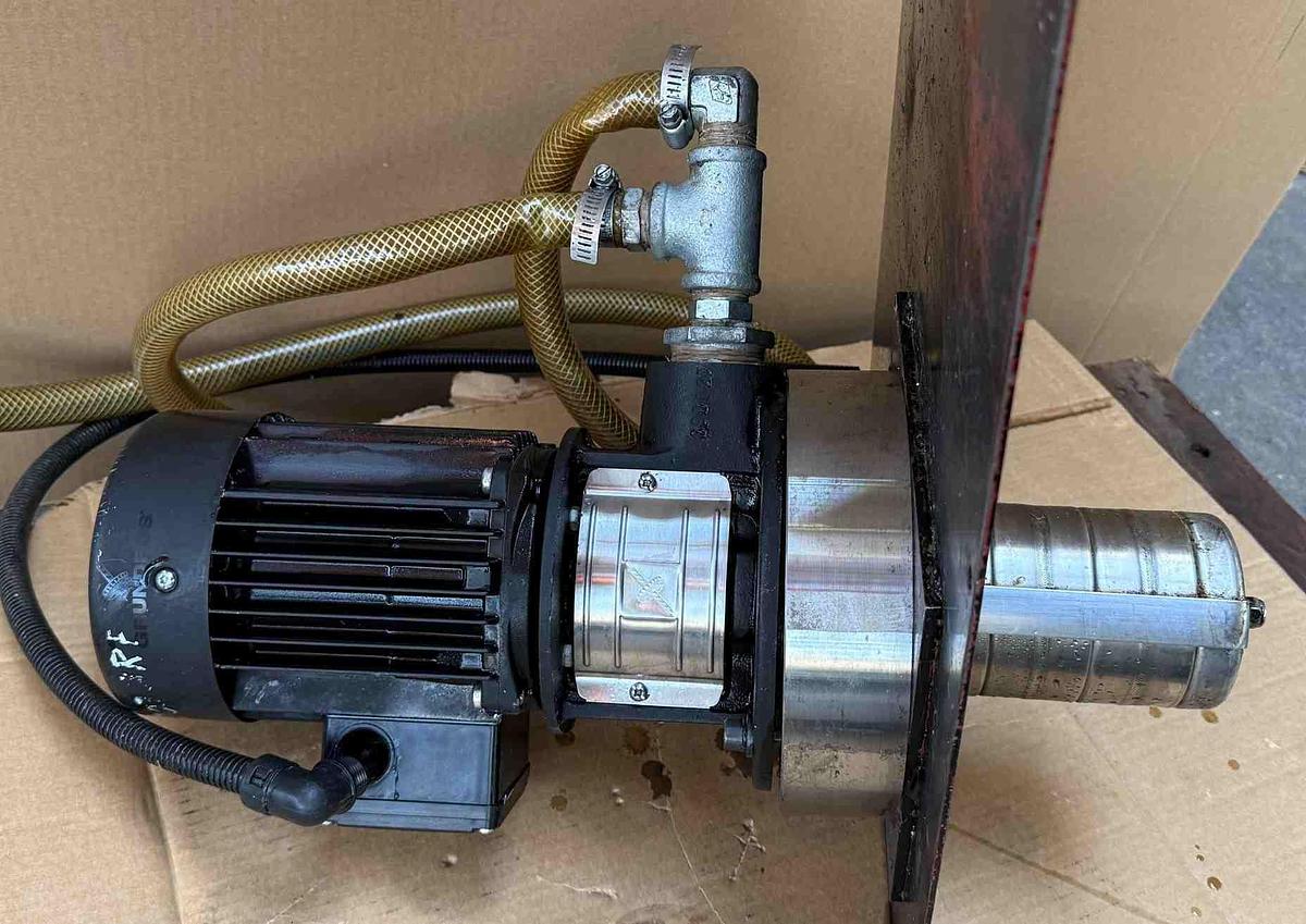 Gebraucht Kühlmittelpumpe GRUNDFOS