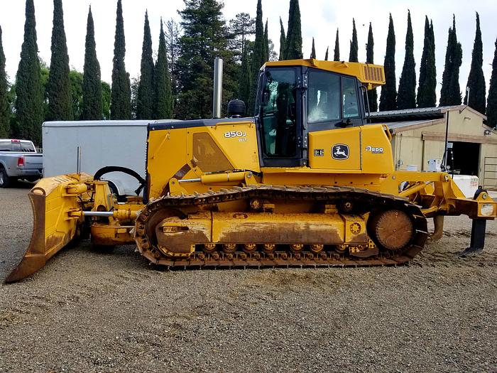 Used 2011 John Deere 850J WLT