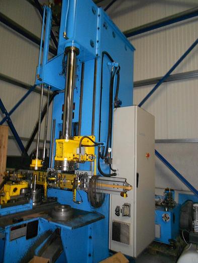 Gebraucht PERS MET AUTOMATISCHE TOEVOER EN AFSNIJAUTOMAAT