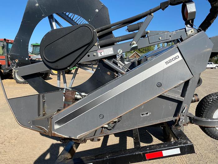 Used 30' Massey Ferguson 5200 Draper Header w/ Cart