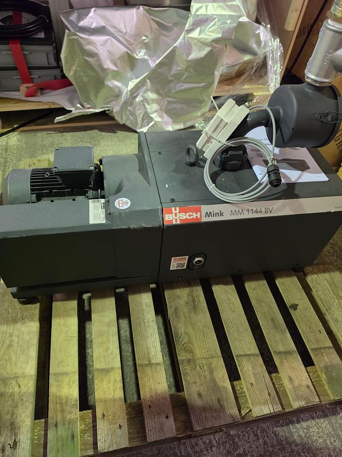 BUSCH Vacuum Pump MM 1144 B V03 