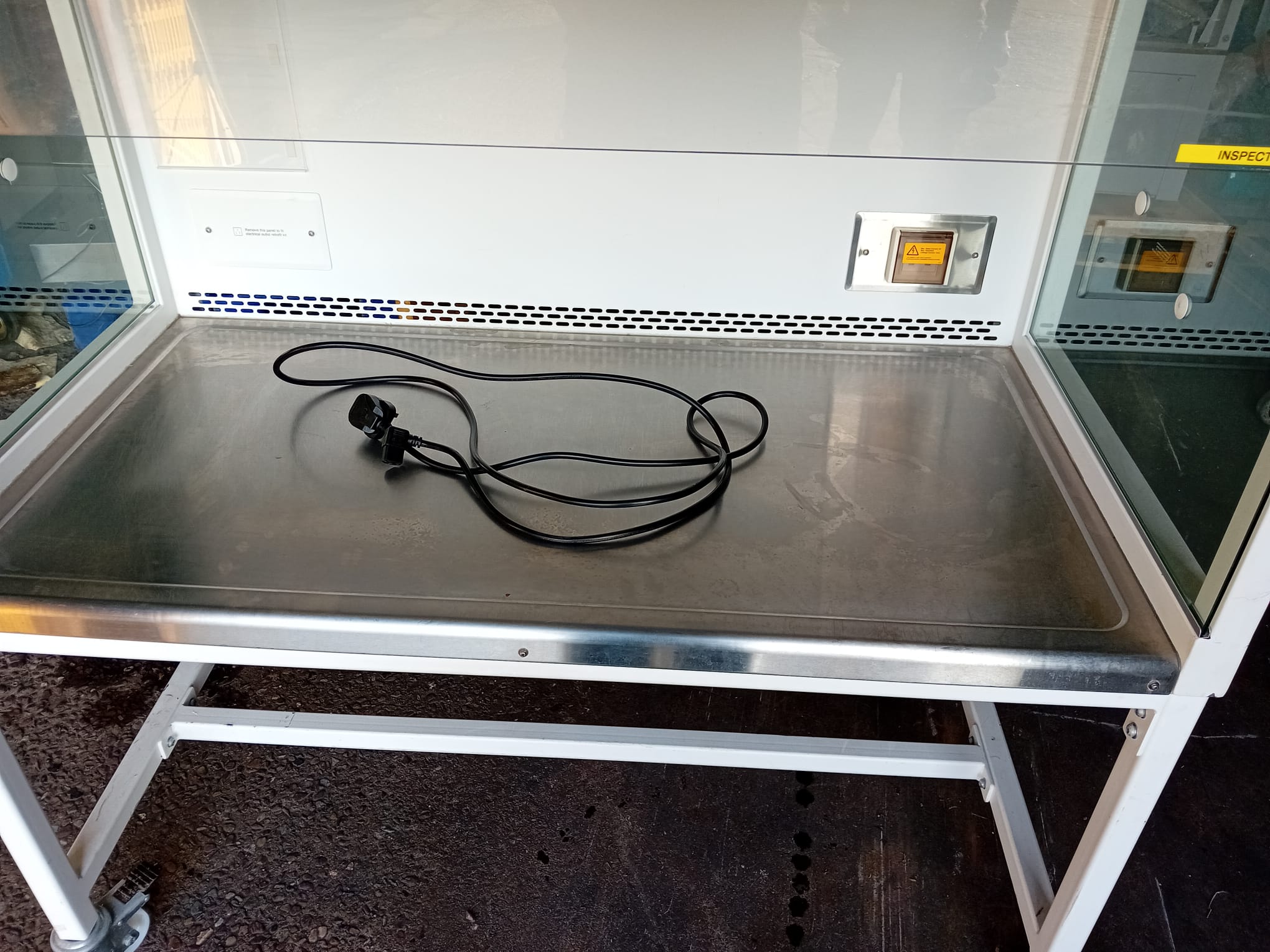 Used Esco Laminar Flow Cabinit 