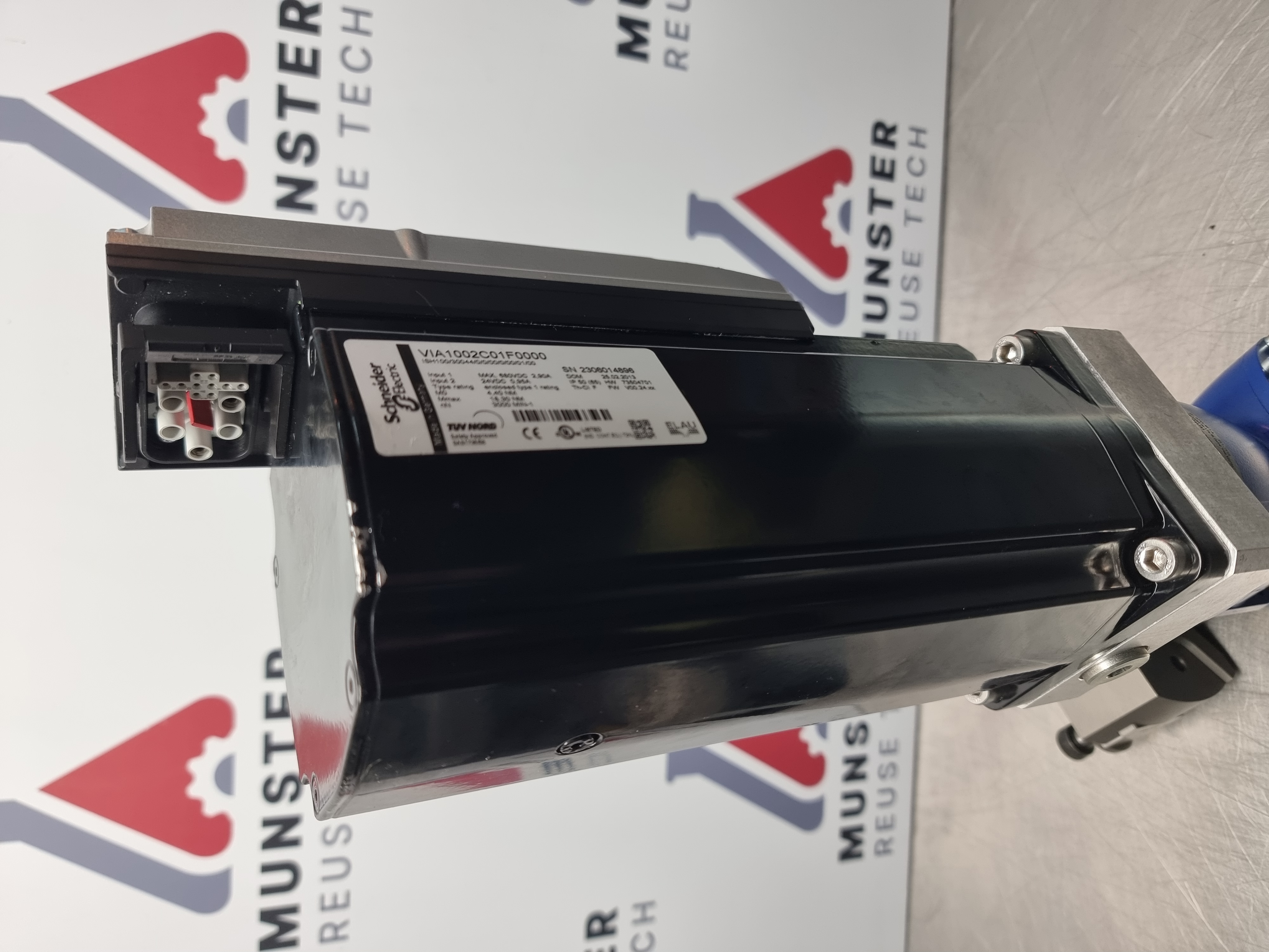 Used Schneider Elau VIA1002C01F0000 Servo Motor | iSH100/30044/0/0/00/0/00/01/00