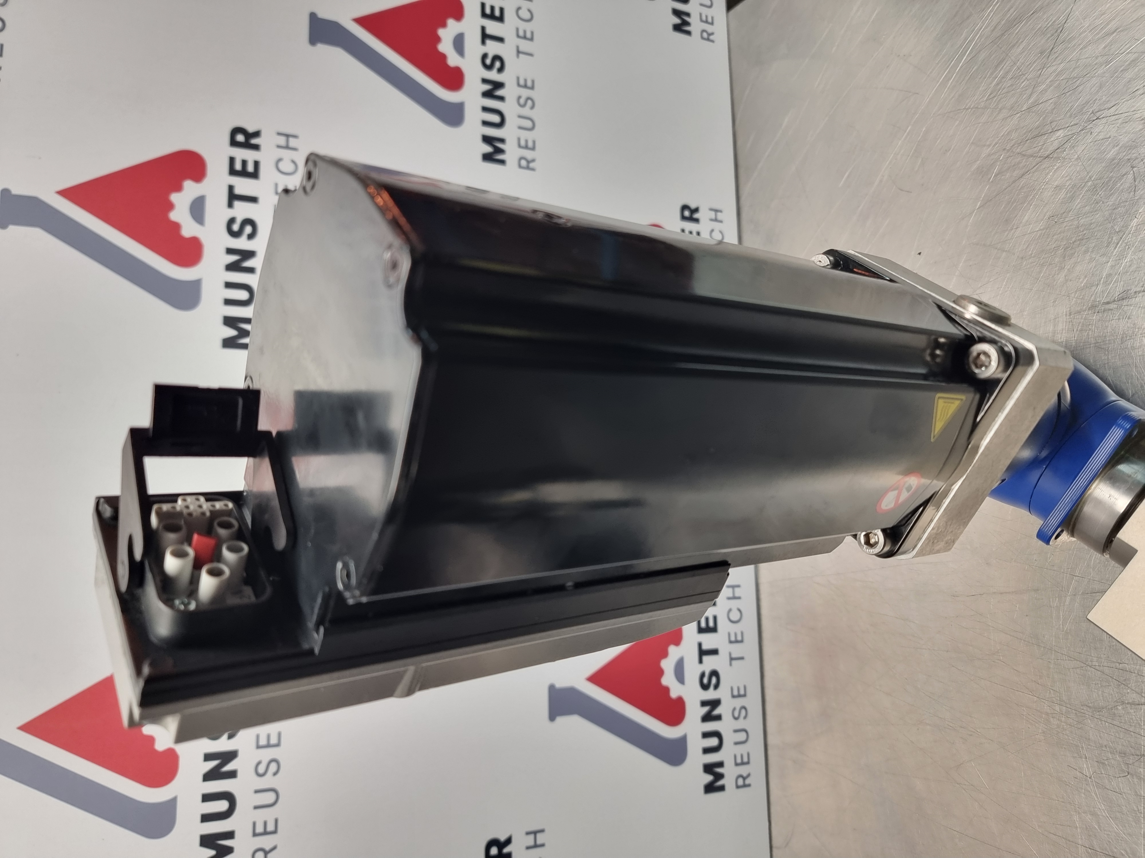 Used Schneider Elau VIA1002C01F0000 Servo Motor | iSH100/30044/0/0/00/0/00/01/00