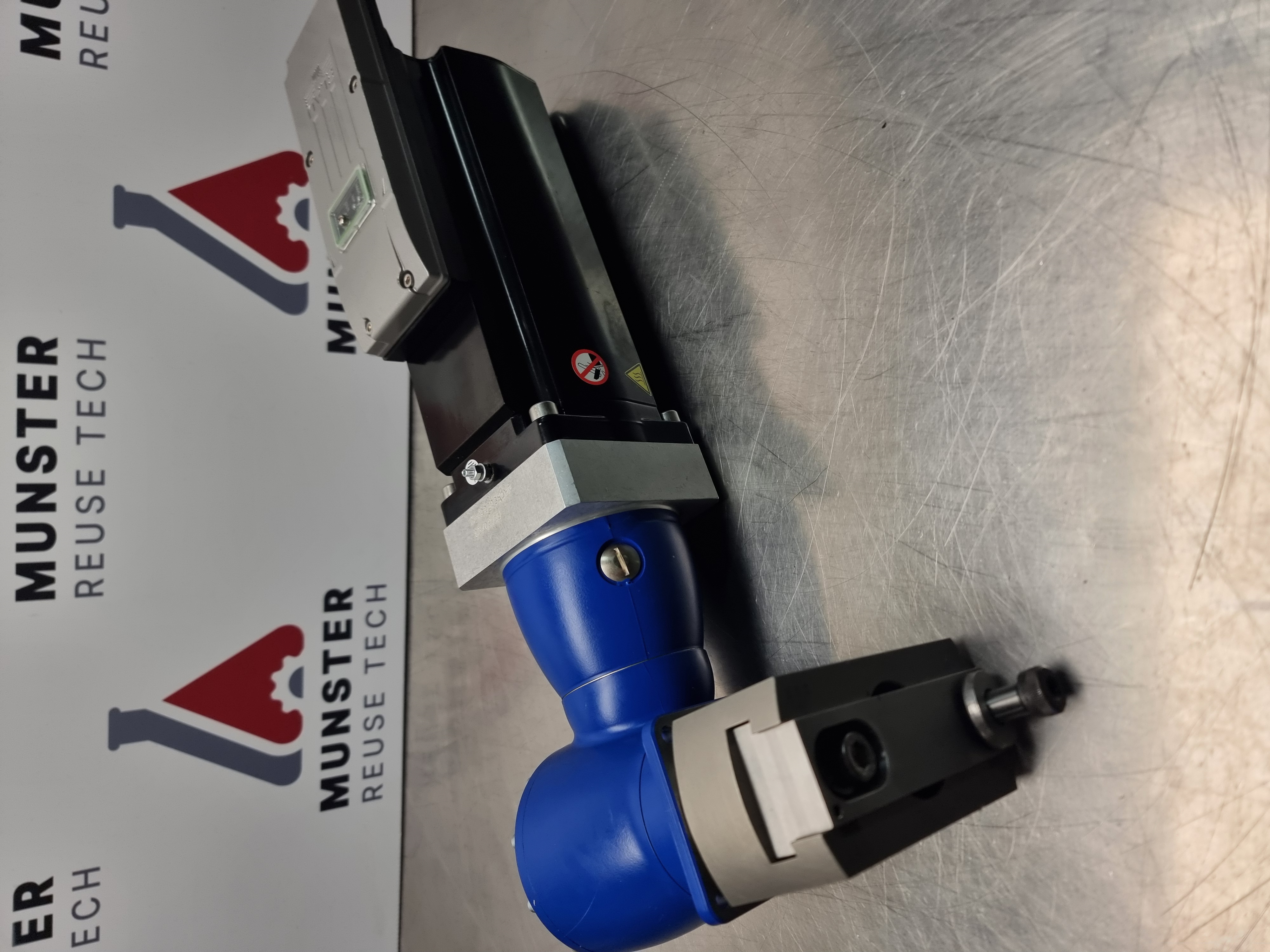 Used Schneider Elau VIA1002C01F0000 Servo Motor | iSH100/30044/0/0/00/0/00/01/00