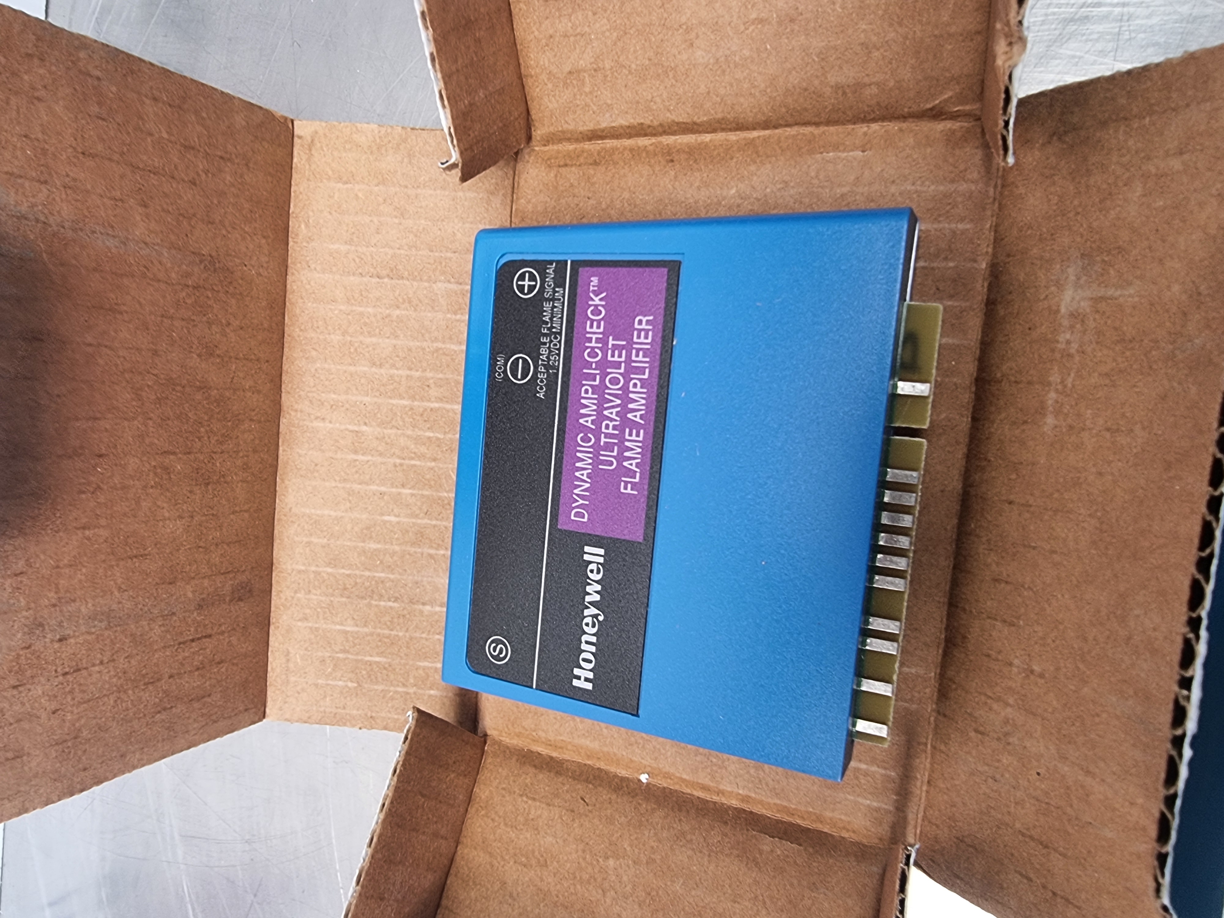 Used Honeywell EC7850 A1080 Burner Control C/W R7849 Flame Time Amplifier