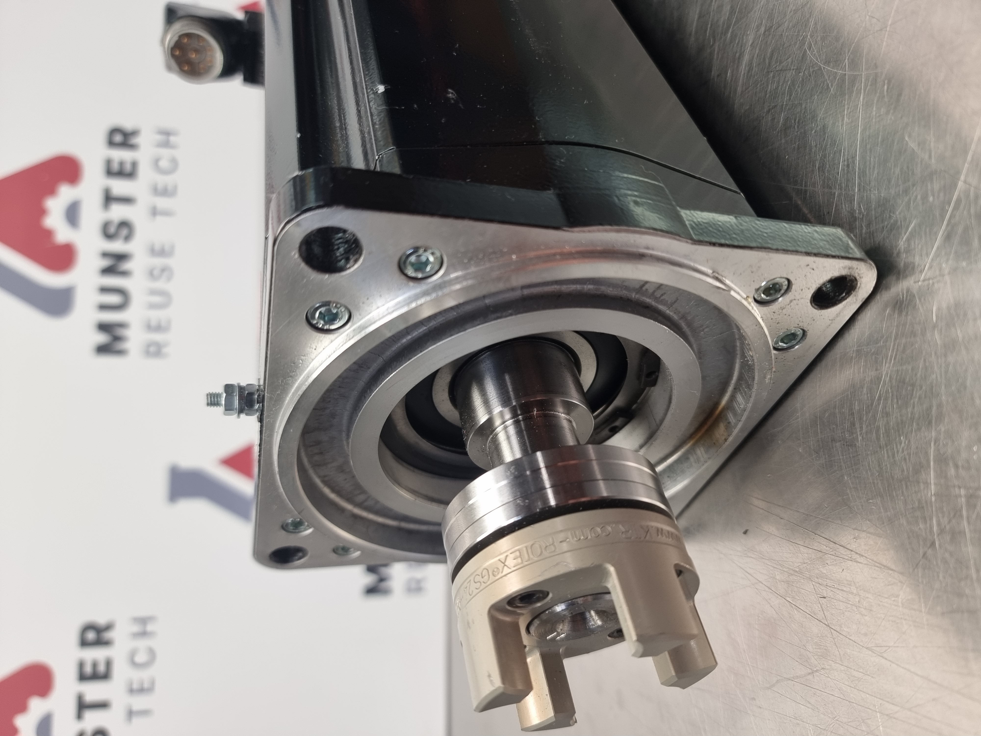 Used Schneider Elau Servo Motor SH31402P02F2000 | SH140/30200/0/0/00/00/00/11/00