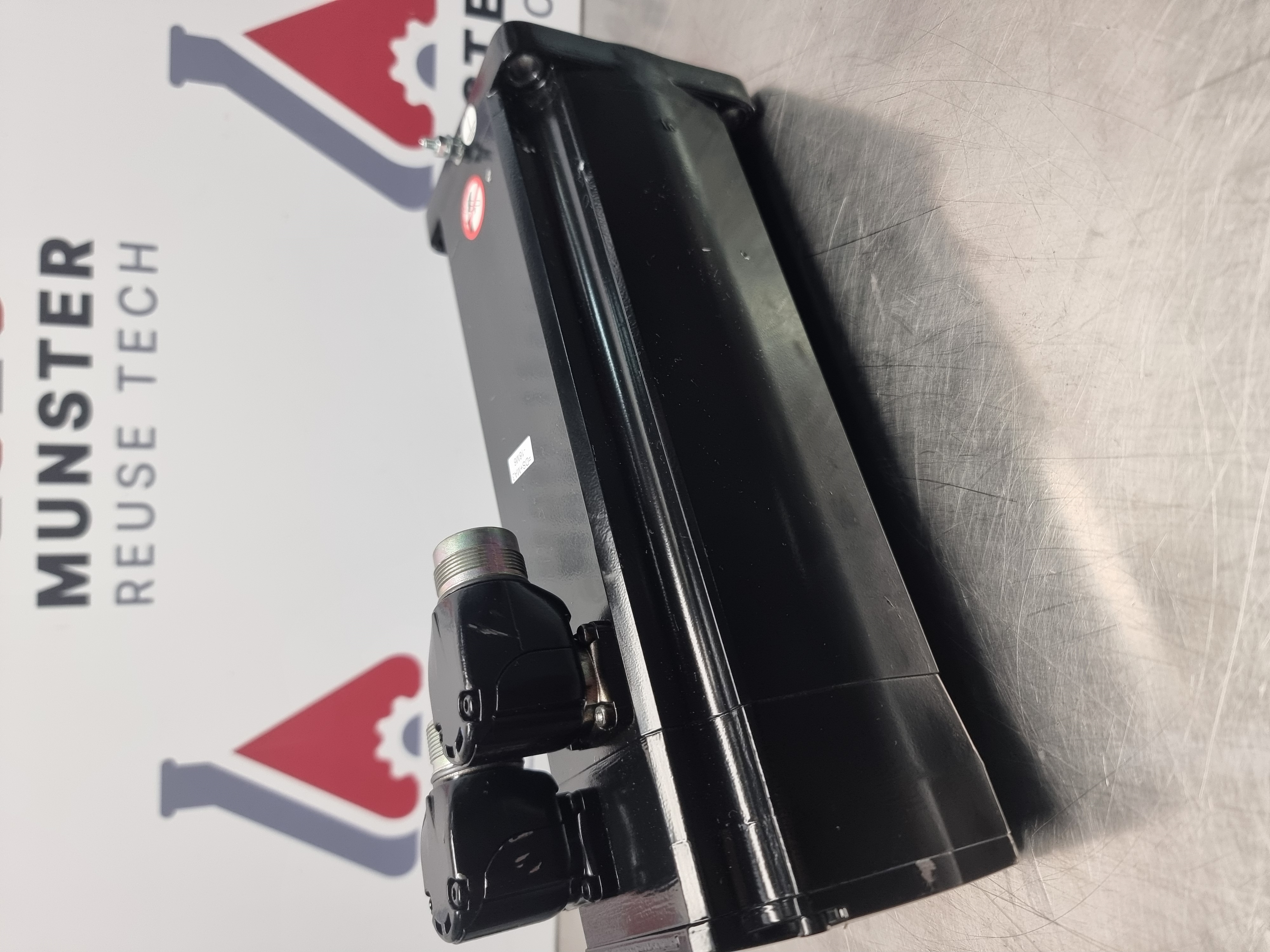 Used Schneider Elau SH31003P02F2000 Servo Motor | SH10040080/0/0/00/00/00/11/00