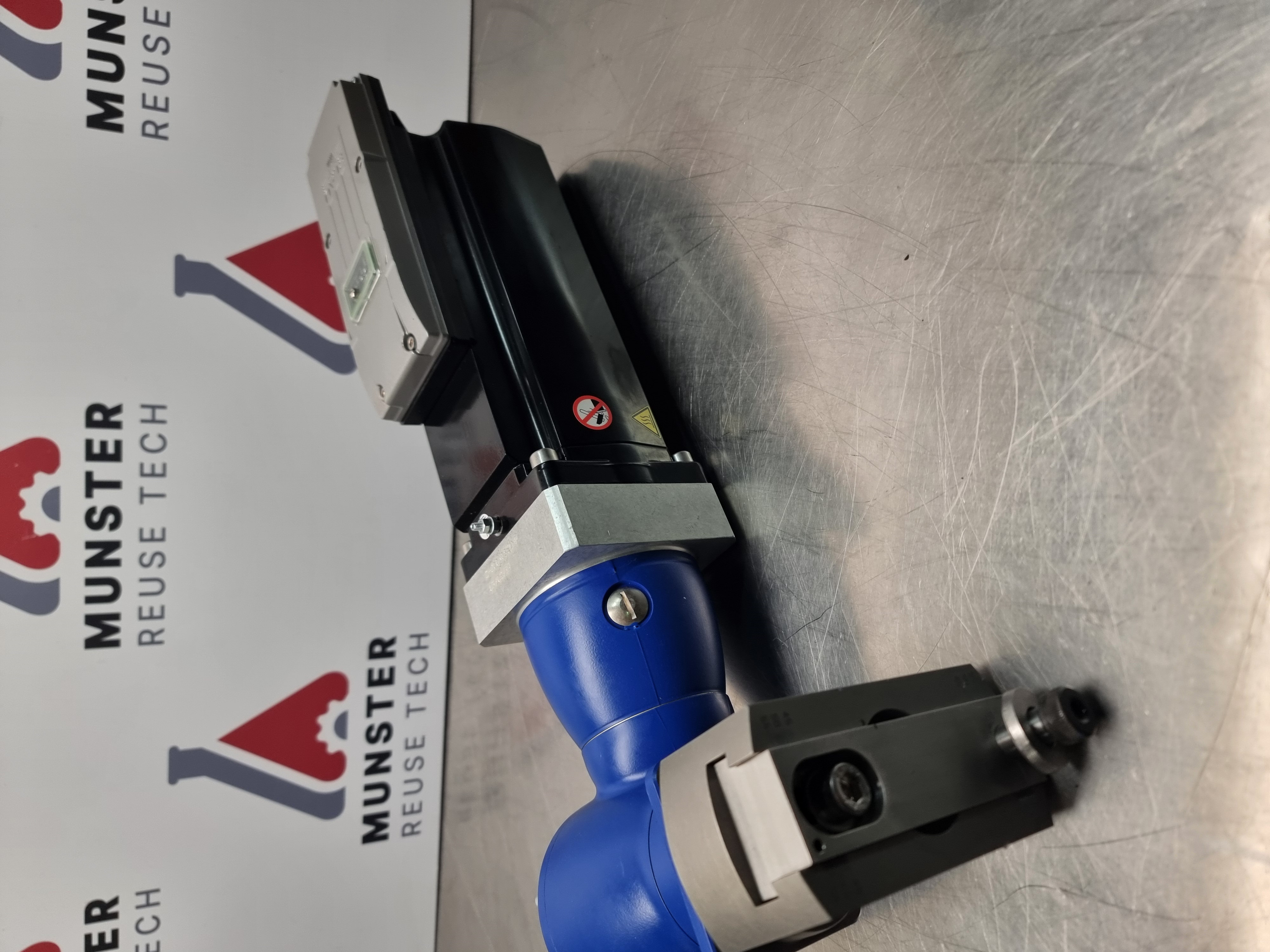 Used Schneider Elau VIA1002C01F0000 Servo Motor | iSH100/30044/0/0/00/0/00/01/00