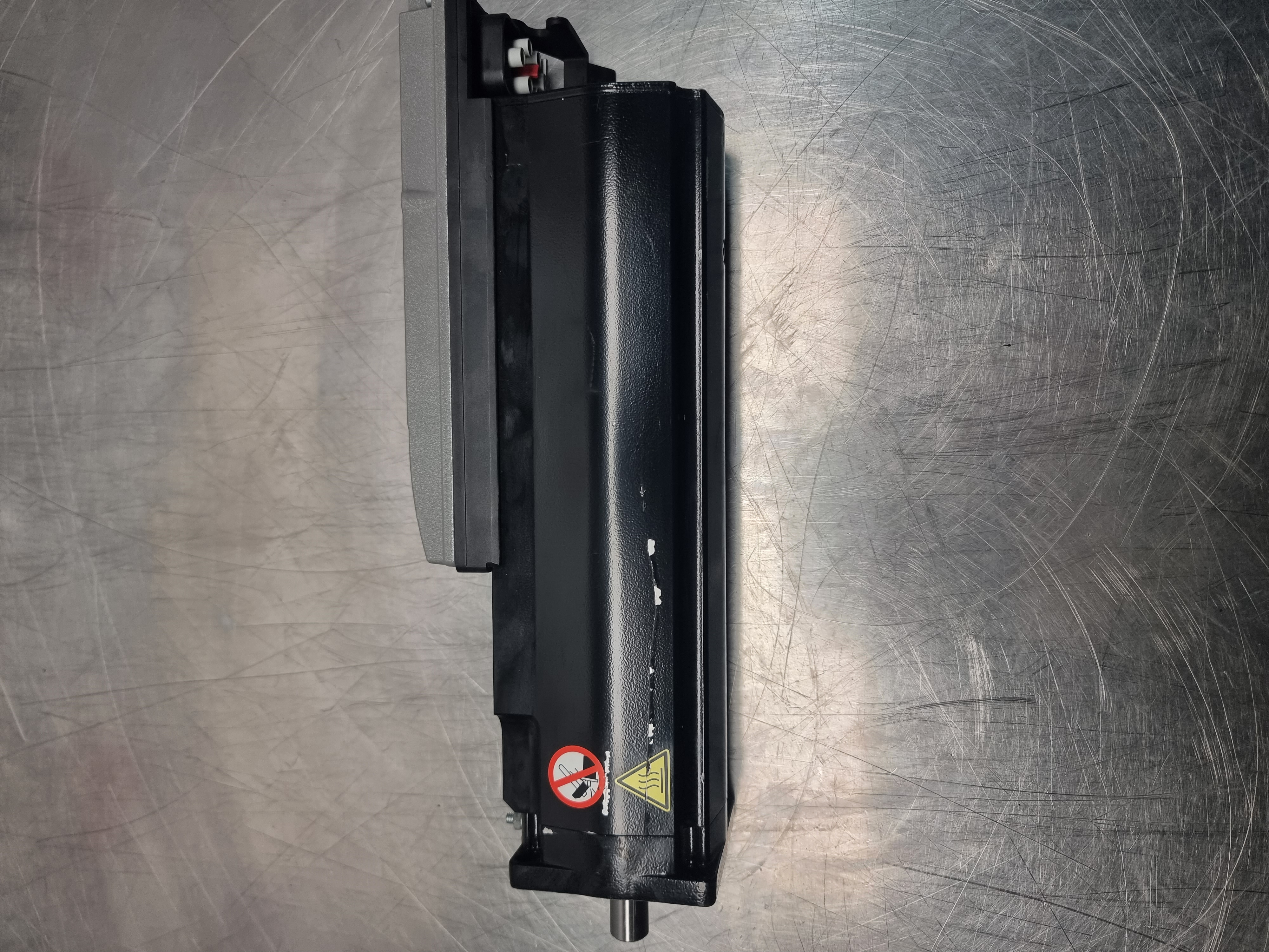 Used Schneider Elau VIA0703D02F0000 Servo Motor | iSH070/60022/0/0/00/0/00/11/00