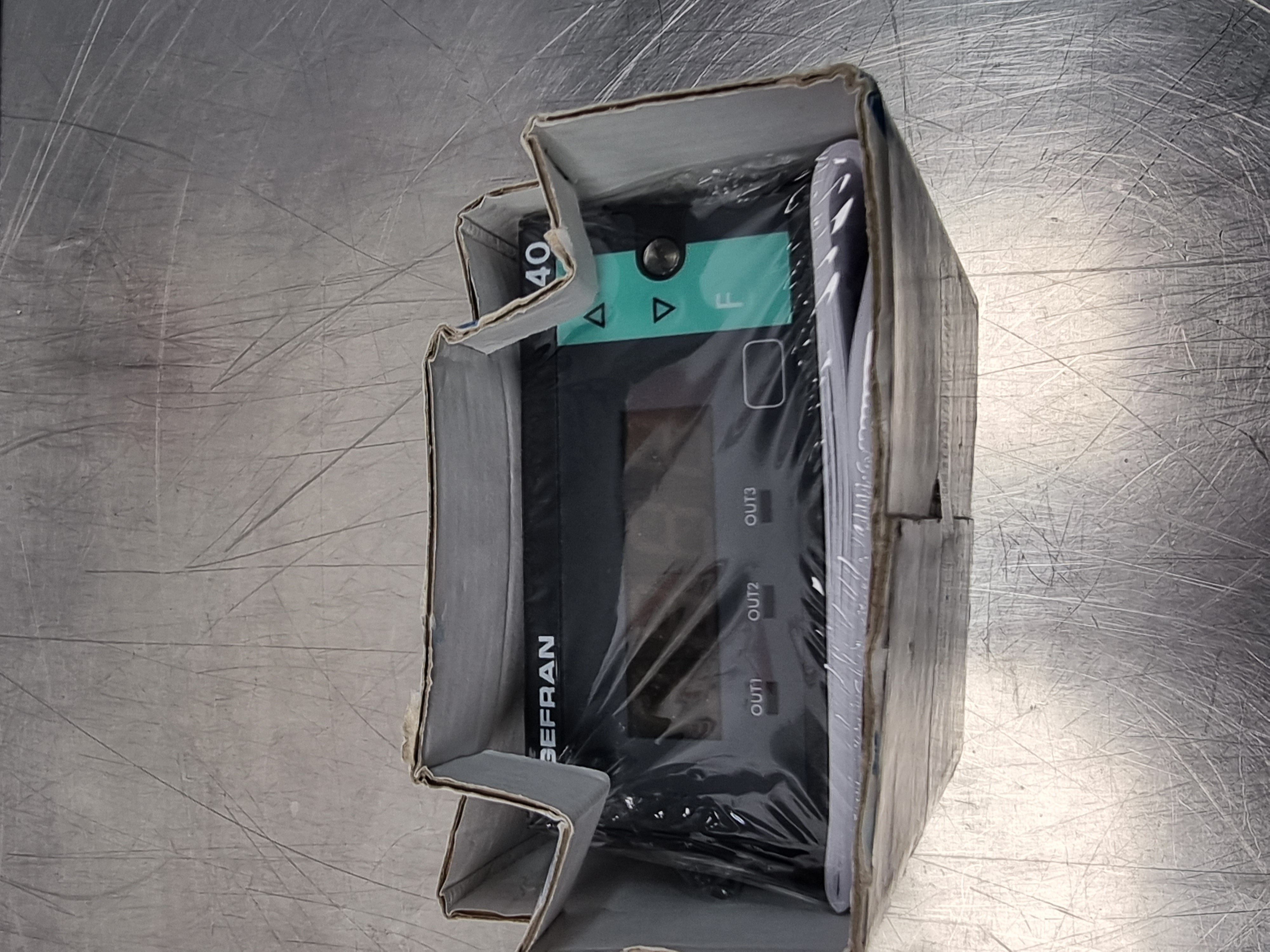 Gefran Temperature Controller | Type: 40T-96-4-24-RR-0-0-1-000 | Code: F000197