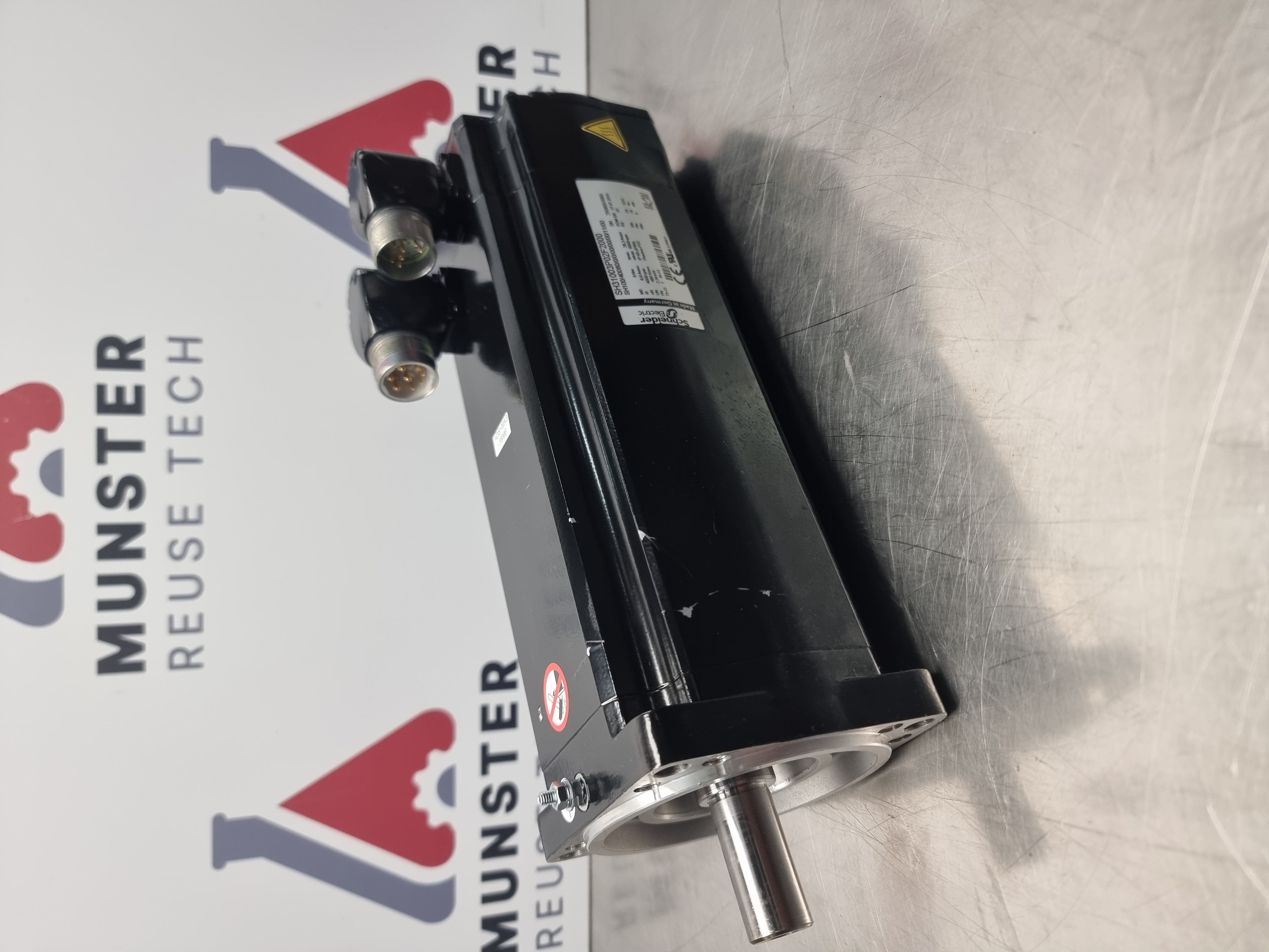 Used Schneider Elau SH31003P02F2000 Servo Motor | SH10040080/0/0/00/00/00/11/00
