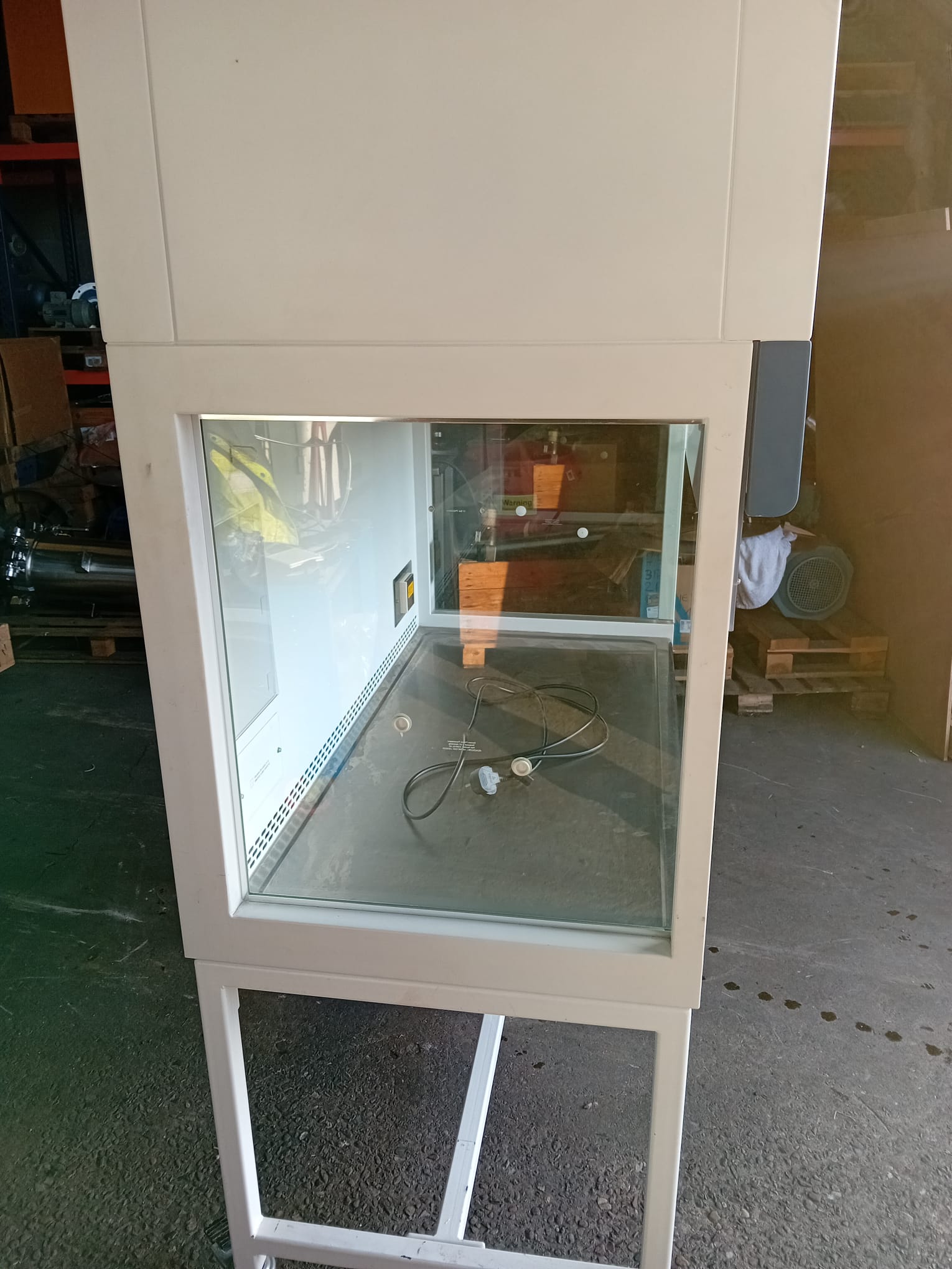 Used Esco Laminar Flow Cabinit 