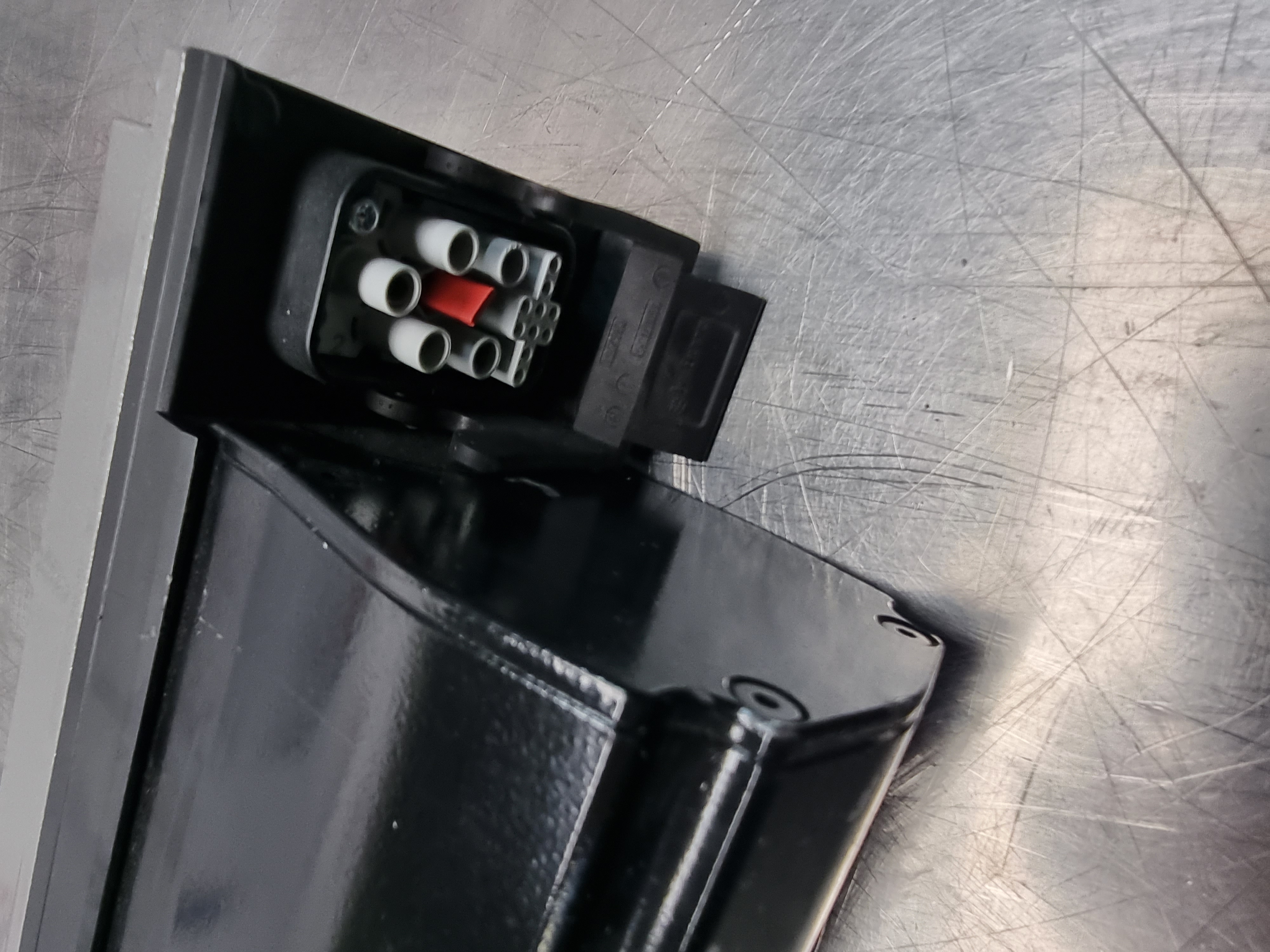 Used Schneider Elau VIA0703D02F0000 Servo Motor | iSH070/60022/0/0/00/0/00/11/00