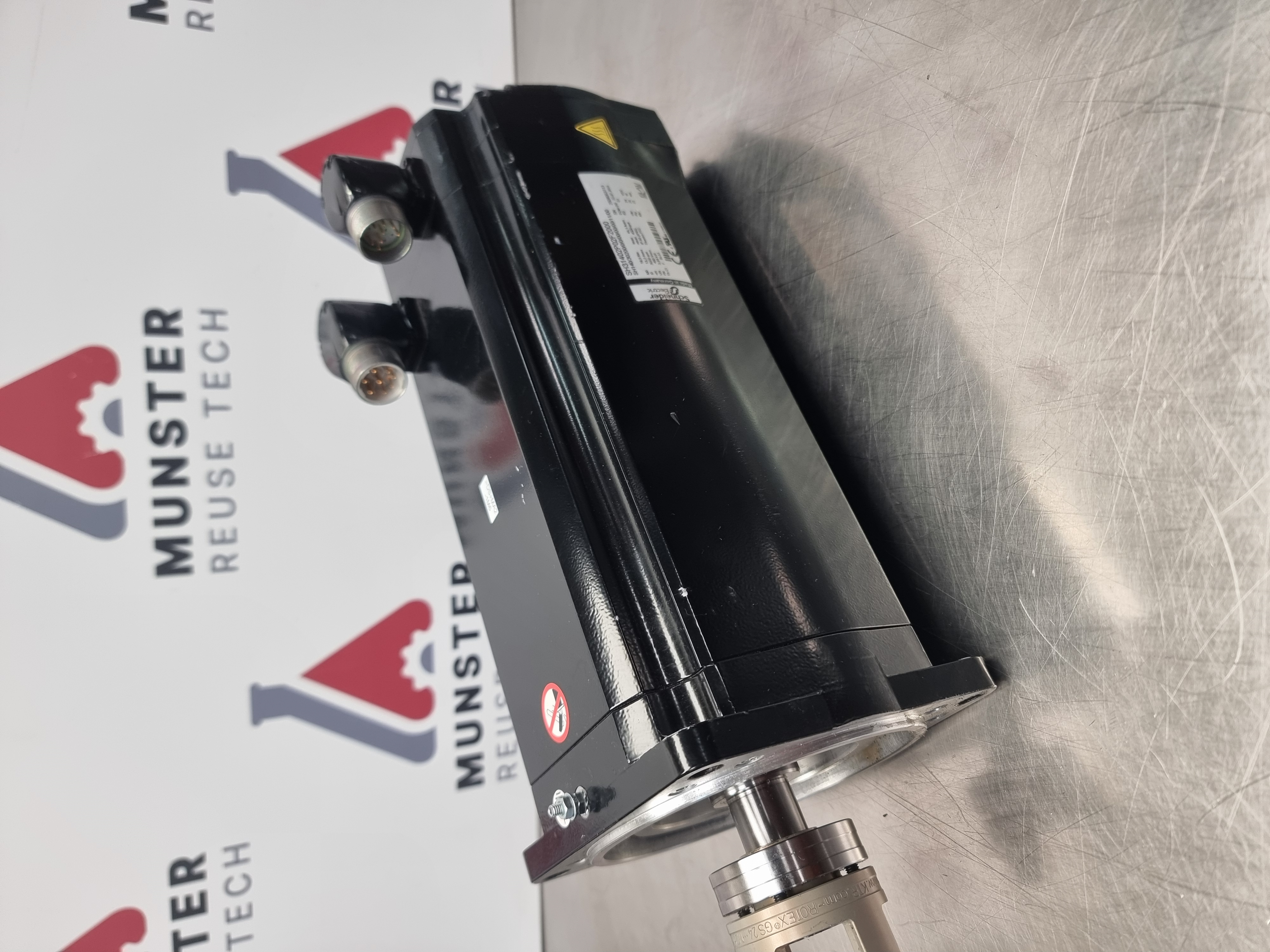 Used Schneider Elau Servo Motor SH31402P02F2000 | SH140/30200/0/0/00/00/00/11/00