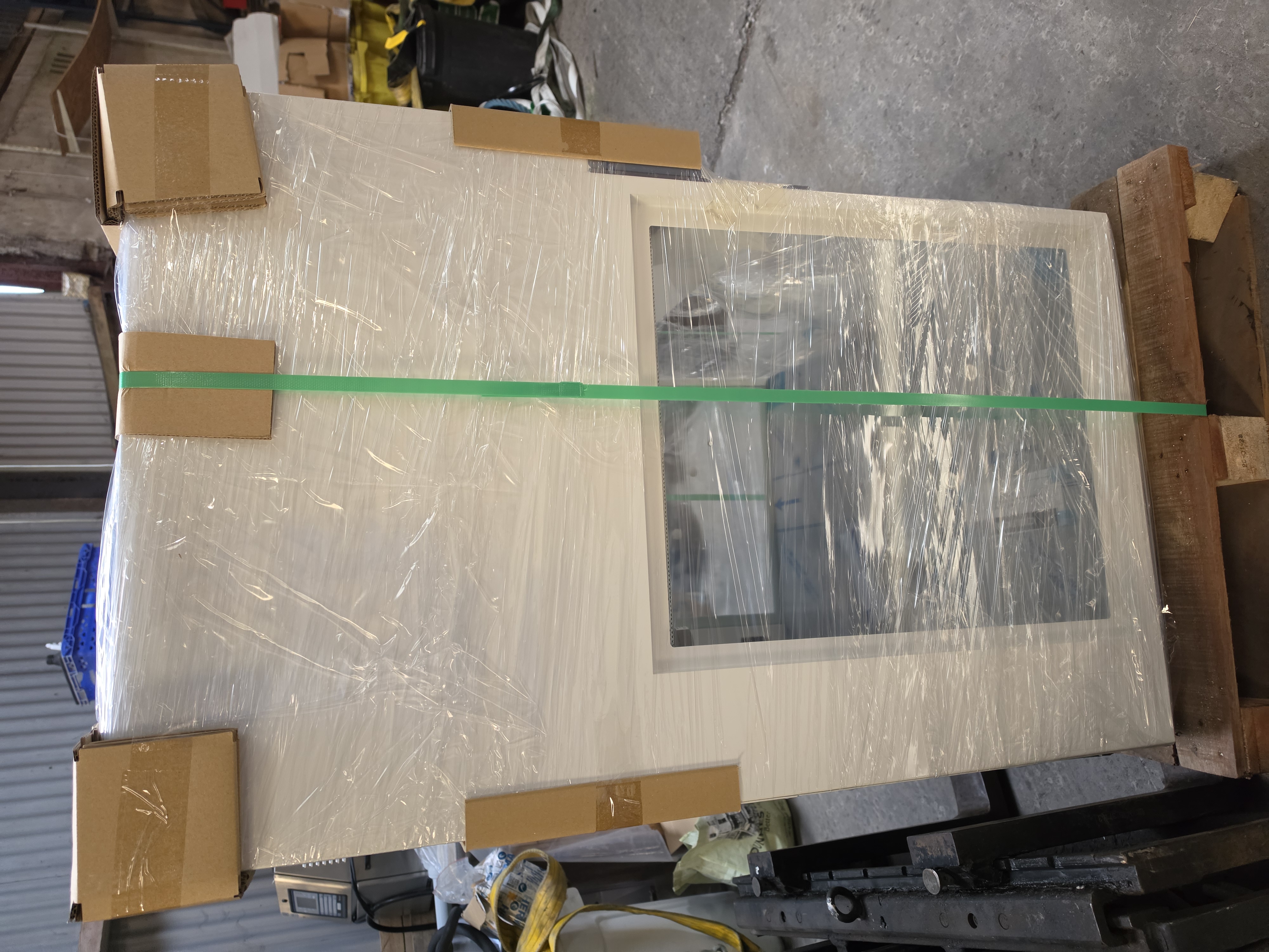 ESCO Airstream Gen 3 Vertical Laminar Flow Cabinet Type: LVG-3AG-F8