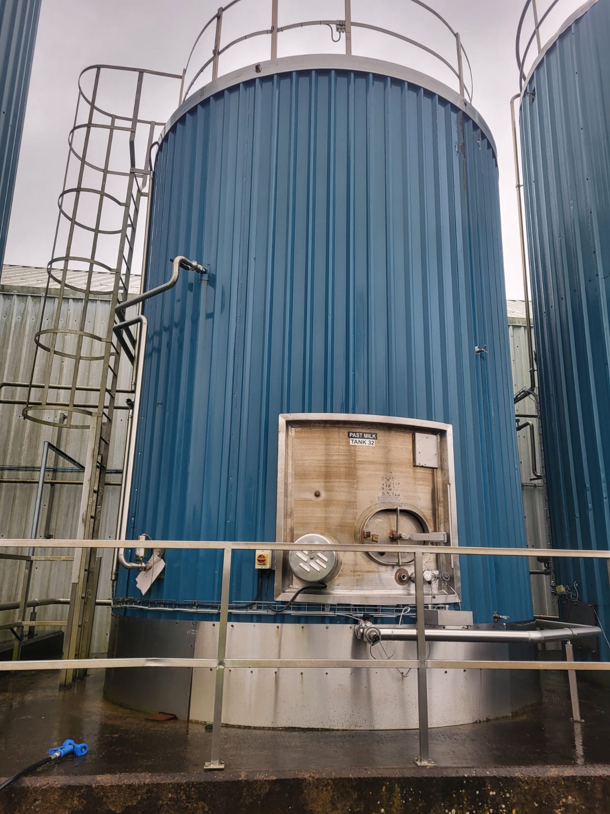 Used 50,000 Litre Jacketed Stainless Steel Tank Complete with Agitator