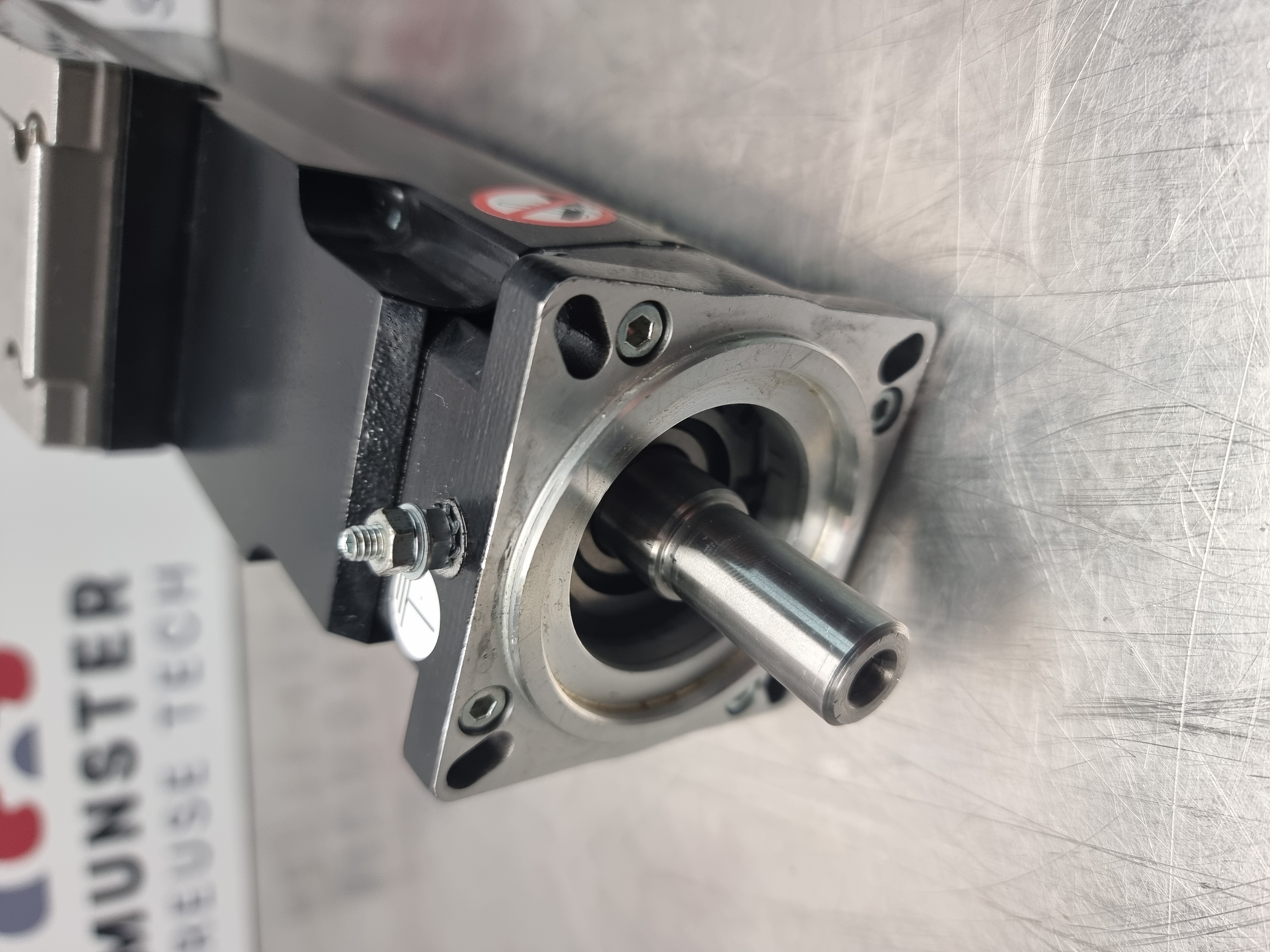 Used Schneider Elau VIA0703D02F0000 Servo Motor | iSH070/60022/0/0/00/0/00/11/00