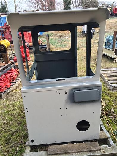 0 CCC CAB FOR CCC (CRANE CARRIER COMPANY) TRUCK - Pending Sale