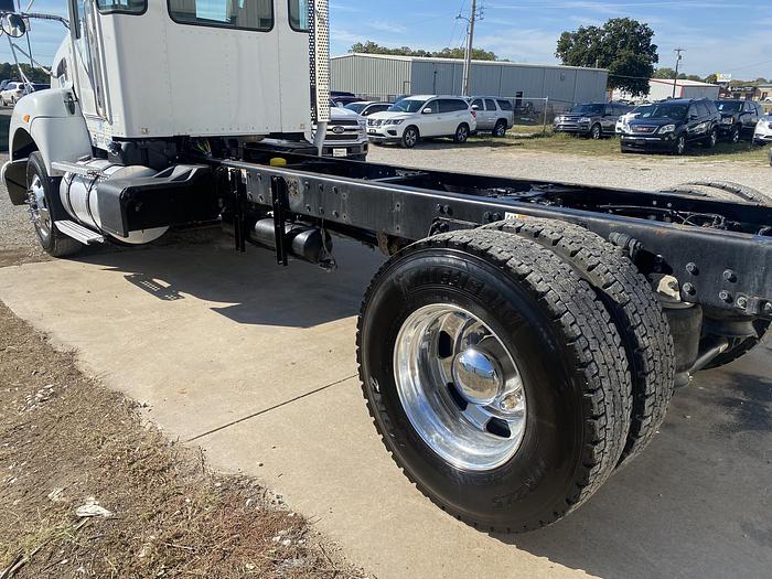 Used 2015 Peterbilt Cab and chassis