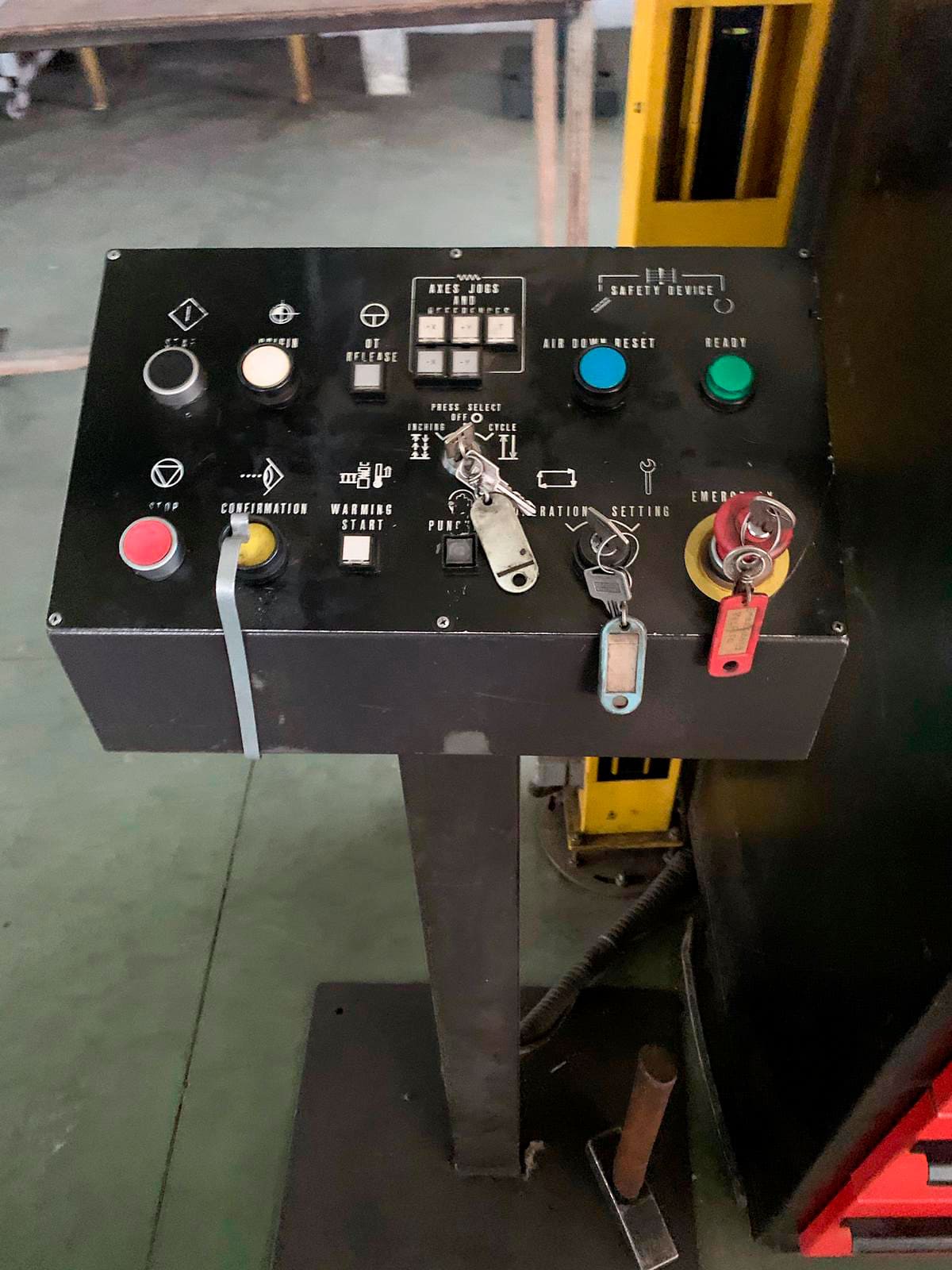 Used Amada Vipros 2510K - Punching Machine - 1998