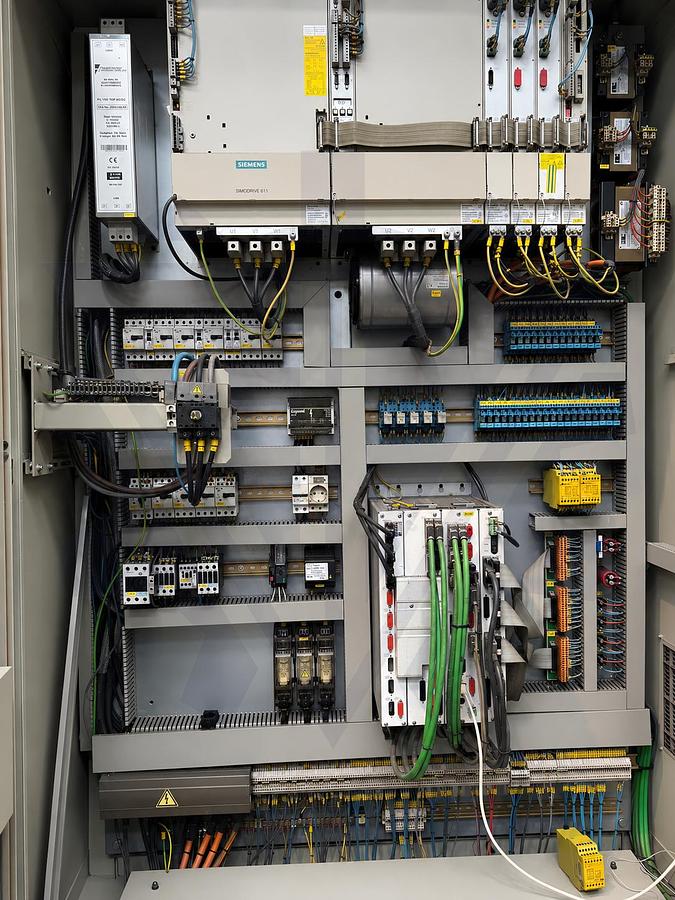 Usado Fresadora CNC de bancada fija Correa A30/40 retrofitada