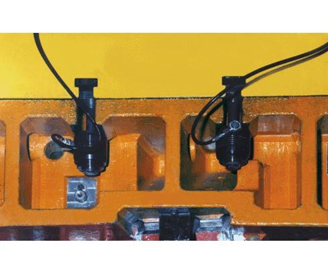 Hollow piston cylinder