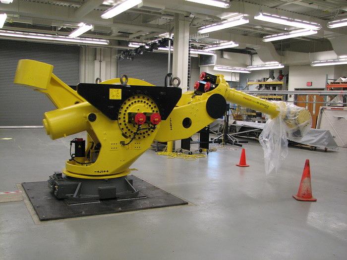 Used 2017 LIKE NEW USED FANUC M2000iA/900L 6 AXIS ROBOT 900kg CAPACI