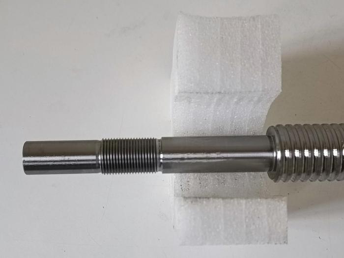 Geschliffener Präzisions Kugelgewindetrieb, D32x5mm, 608mm, Kuhn, neu