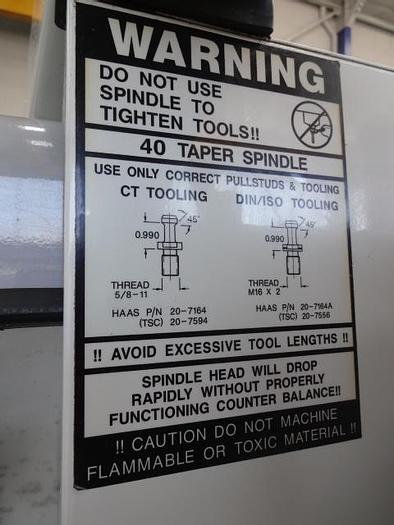 Utilisé Centre d’usinage vertical 3 axes Marque MIKRON – HAAS