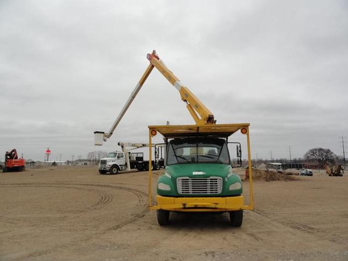 Used 2010 FREIGHTLINER BUSINESS CLASS M2 106