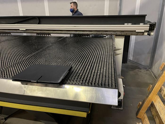 Installata Punzonatrice Cnc LVD STRIPPIT VX-1525 con Robot KUKA