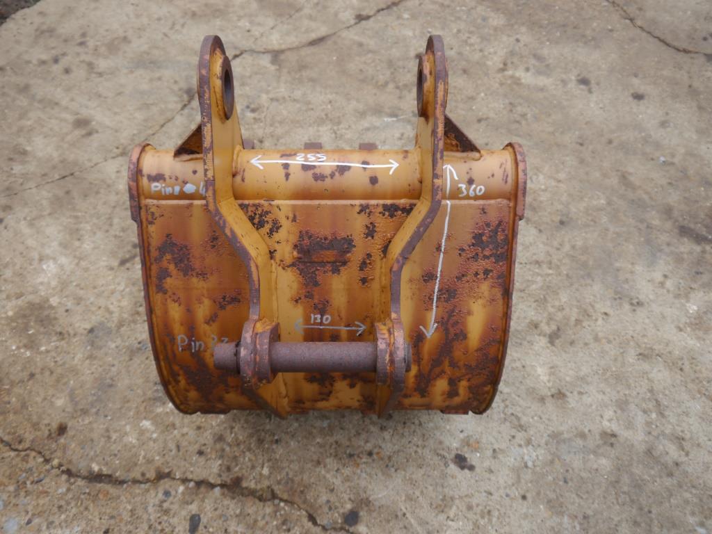 Used Digger Bucket to fit Case 580