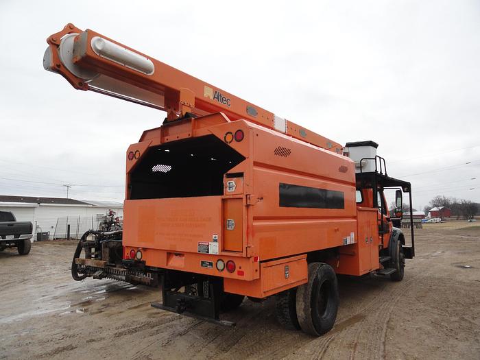 Used 2011 Freightliner / Altec BUSINESS CLASS M2 106 / LRV -55