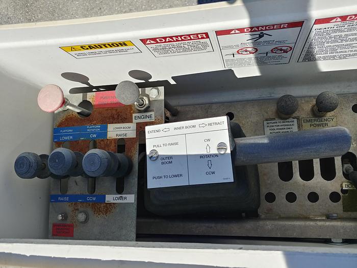 Used Versalift SST-40-EIH Telescopic Articulating Boom on 2014 Ram W5500 4x4 Reg Cab Utility Truck - 86383