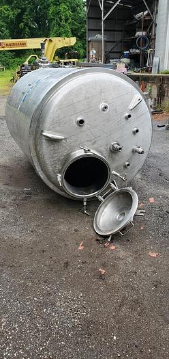 Used 700 GALLON VERTICAL PRESSURE VESSEL - T-316L S/S - 50 PSI/FV INTERNAL