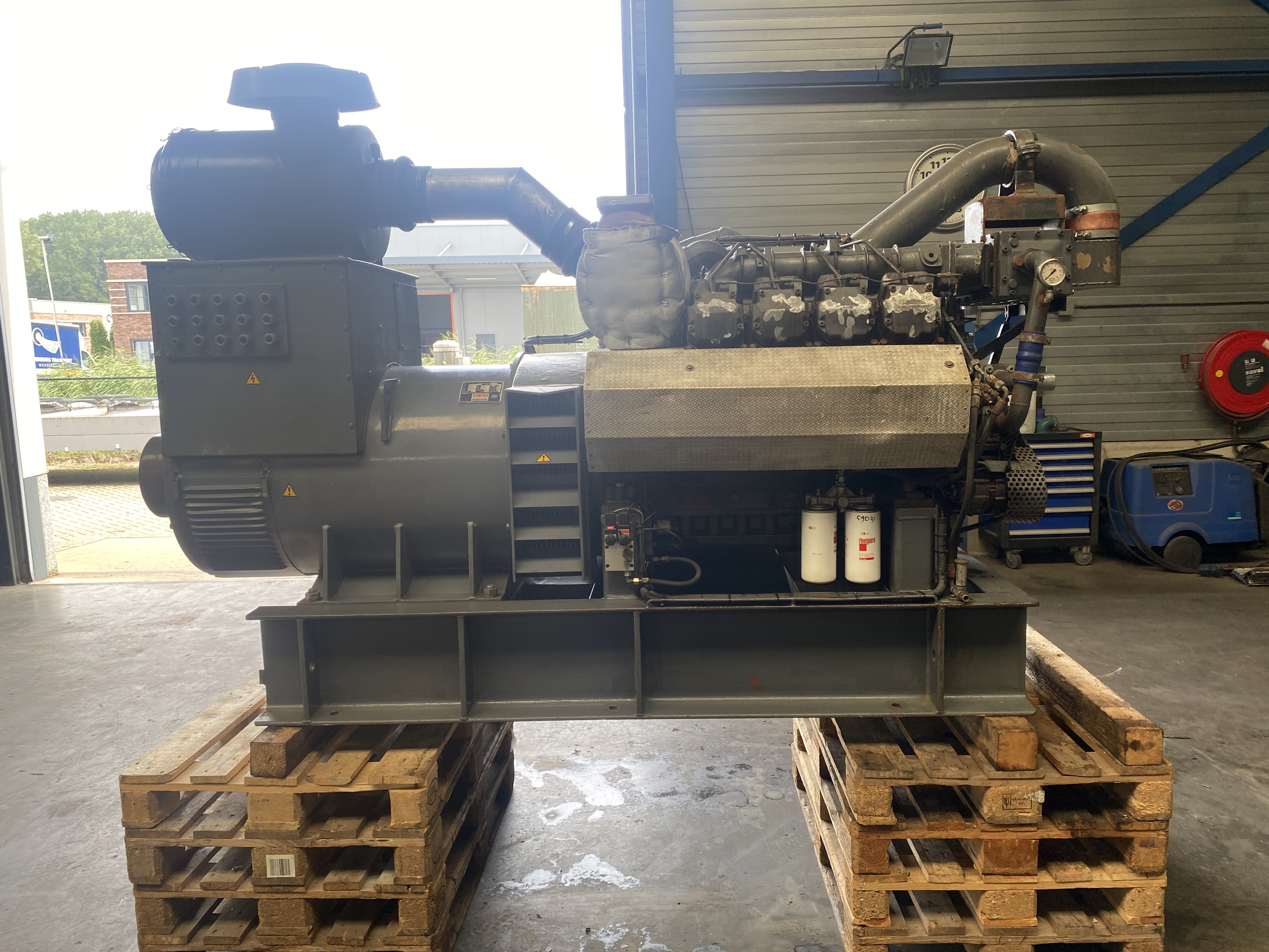 Used 1999 DEUTZ BF8M1015C / STAMFORD GEN.SET 530 KVA