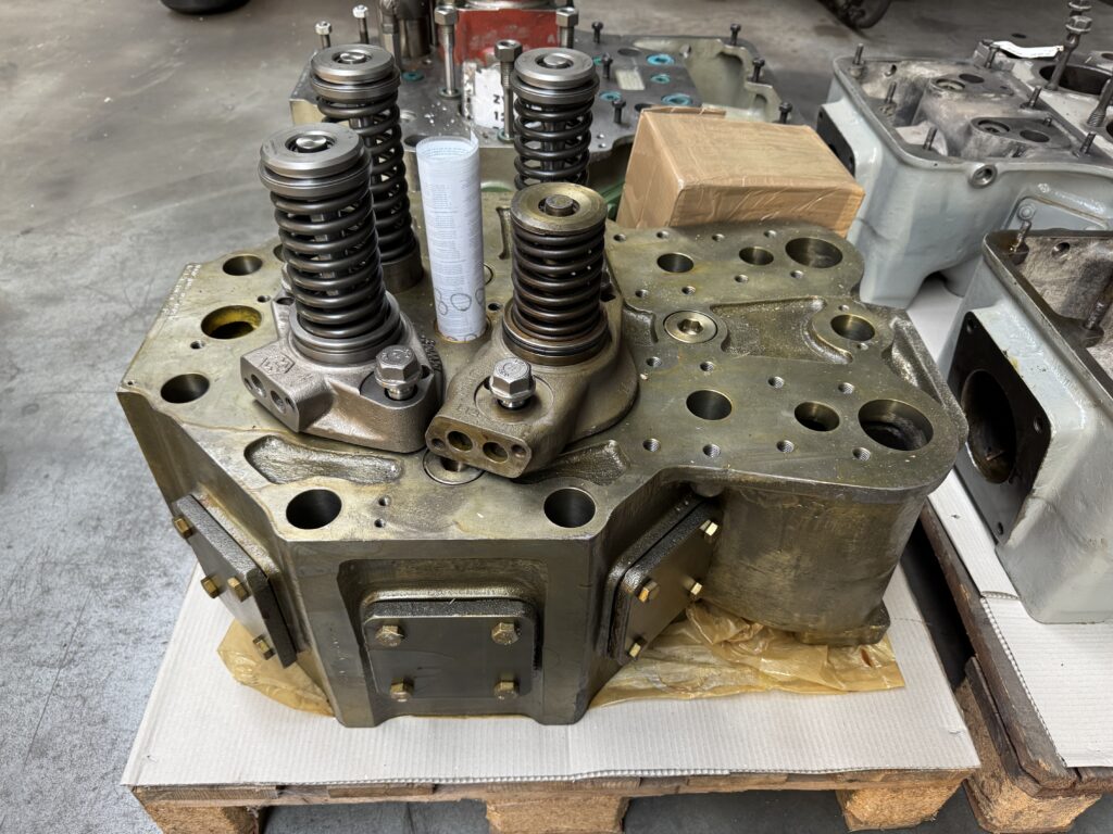 CYLINDER HEAD P/N 1218 3806 FOR MWM TBD 501