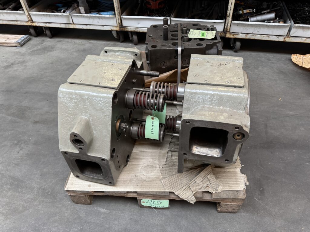 Used CYLINDER HEAD P/N 02921629 FOR DEUTZ RBV6/8M545