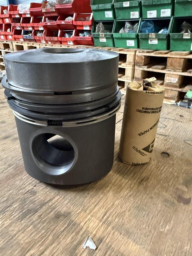 DEUTZ PISTON P/N 0241 4476
