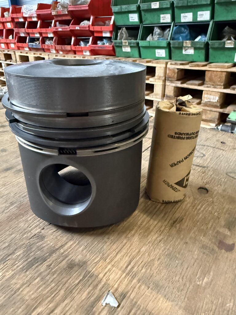 DEUTZ PISTON P/N 0241 4476