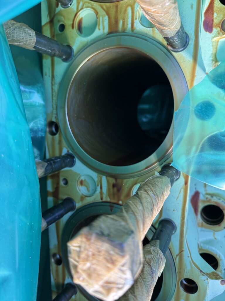 Used CYLINDER BLOCK MWM TBD 604-BV8 - P/N 12137183