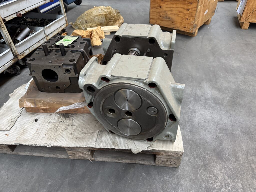 Used CYLINDER HEAD P/N 02921629 FOR DEUTZ RBV6/8M545