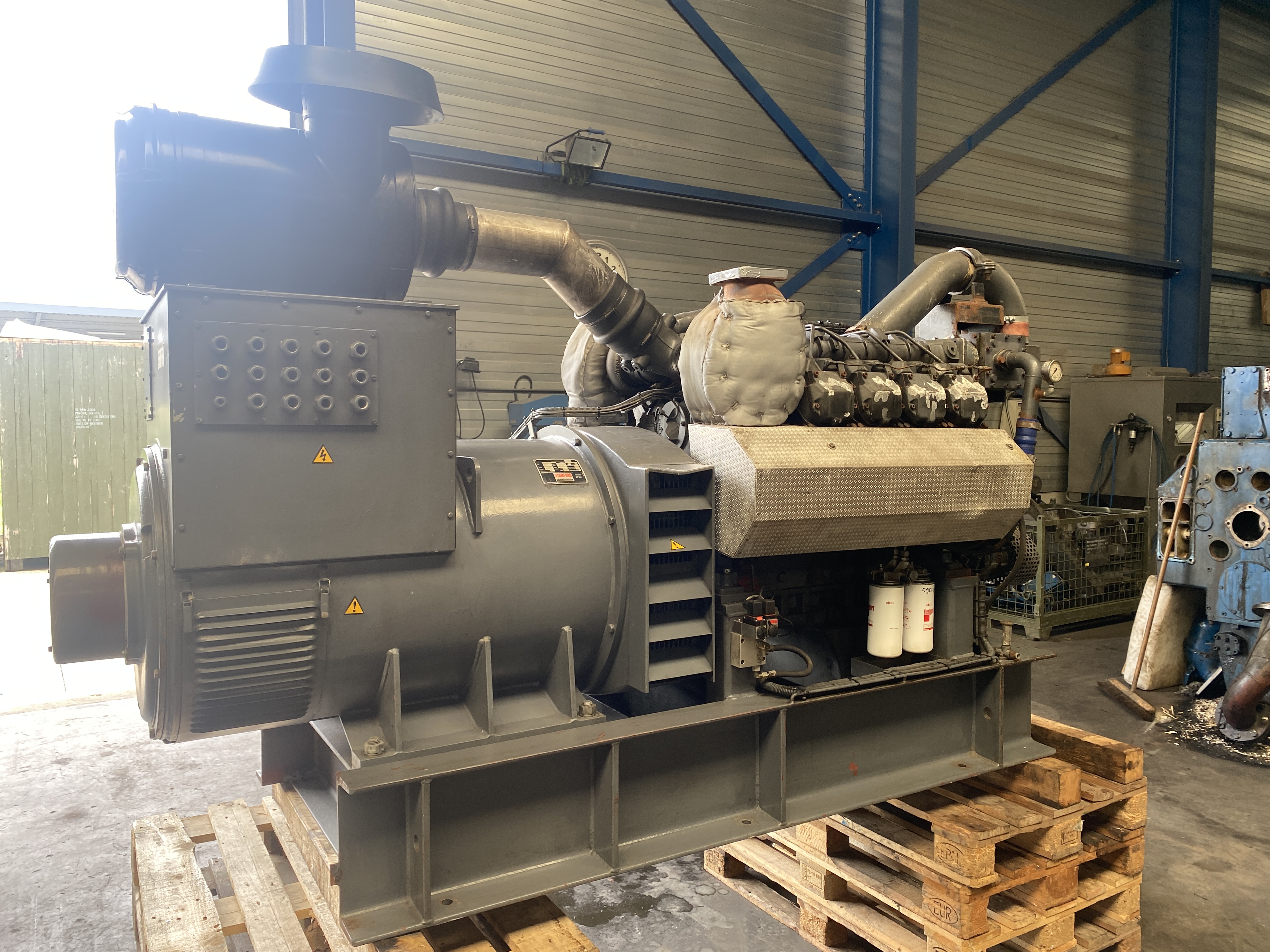 Used 1999 DEUTZ BF8M1015C / STAMFORD GEN.SET 530 KVA