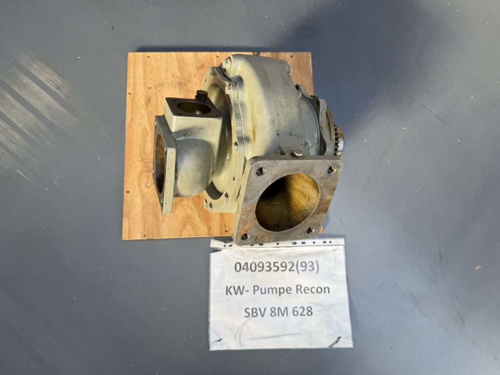 Used WATER PUMP 04093592 - SBV8M628