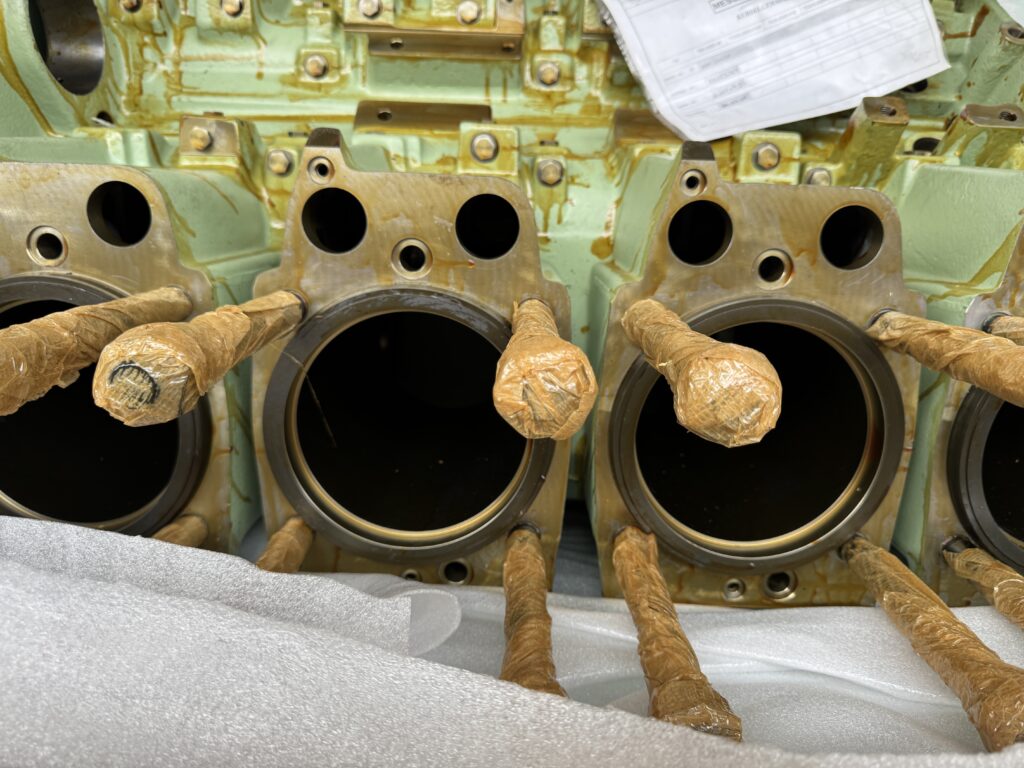 Used CYLINDER BLOCK DEUTZ TBD 620-V8 / TCD 2020-V8 - P/N 15084937 / 12307378